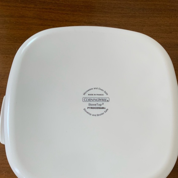 Corningware White Casserole Dish with Clear Glass Lid - Picture 5 of 5